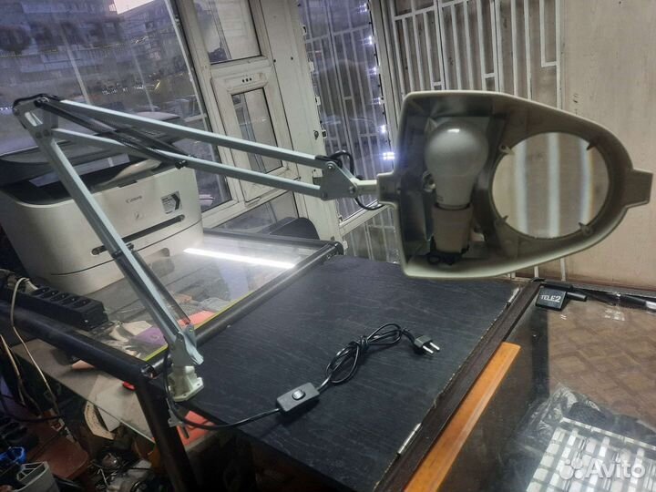 Лампа с увеличительным стеклом Camelion KD350