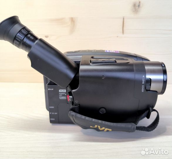 Видеокамера JVC GR-AX11E. Произведена в Японии