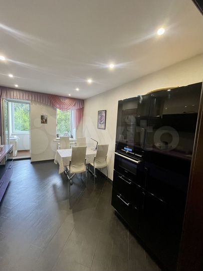 3-к. квартира, 87,8 м², 2/4 эт.