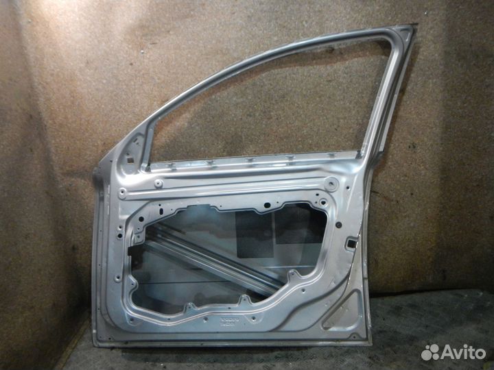 Дверь передняя правая Volvo S40
