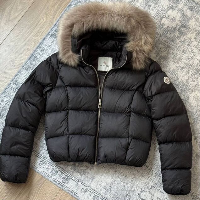 Пуховик crop fit Moncler новинка 2026