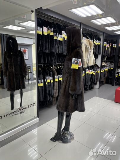 Шуба норковая б/у Isnova 46 р с капюшоном