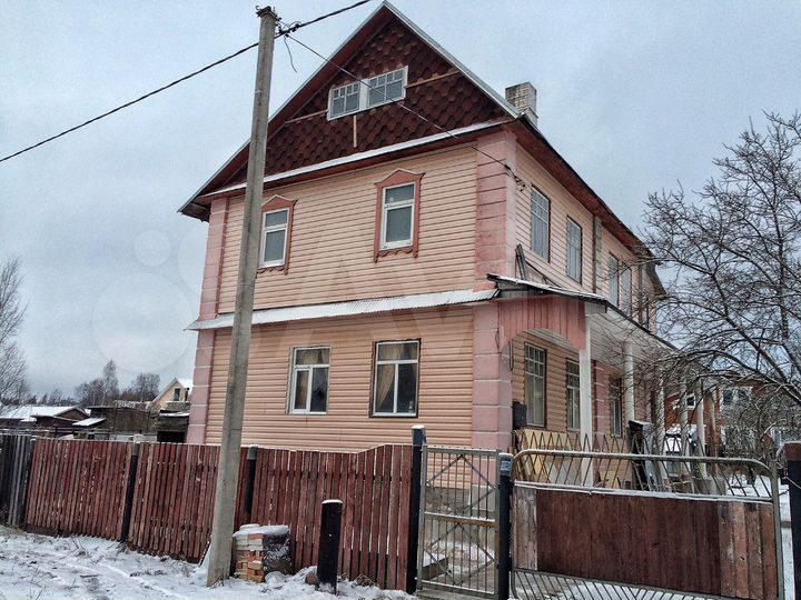 Дом 220 м² на участке 7 сот.