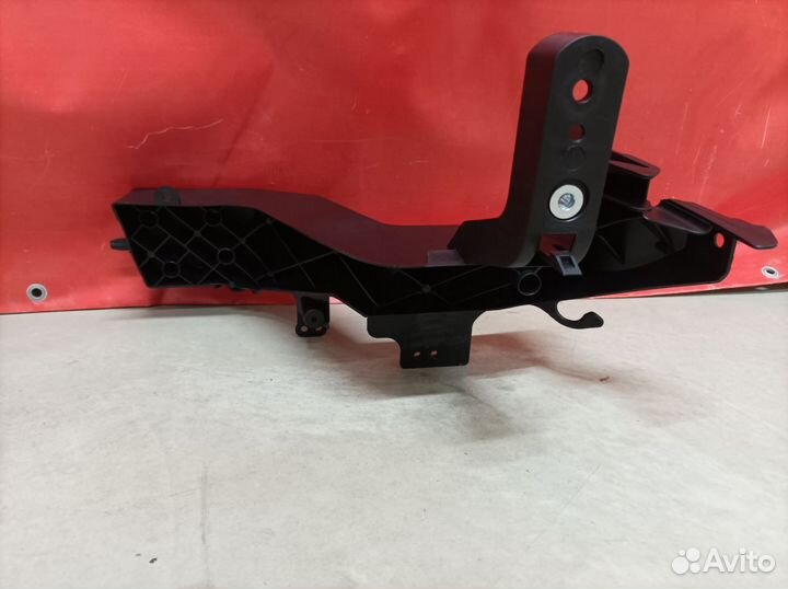 Кронштейн фары правой Jeep Grand Cherokee вк2 2010