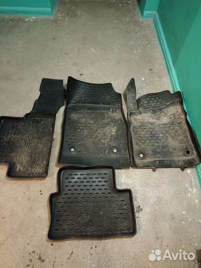 Автомобильные коврики резиновые