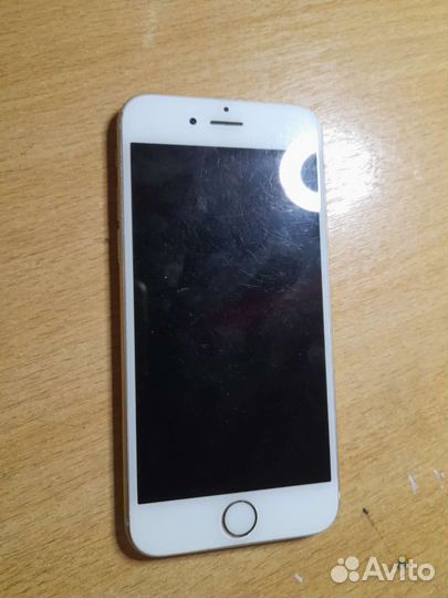 Телефон iPhone 6s