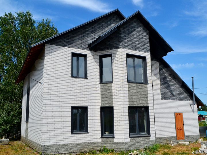 Дом 200,4 м² на участке 7,7 сот.