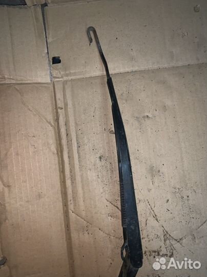 Поводок дворника правый Toyota Camry XV30