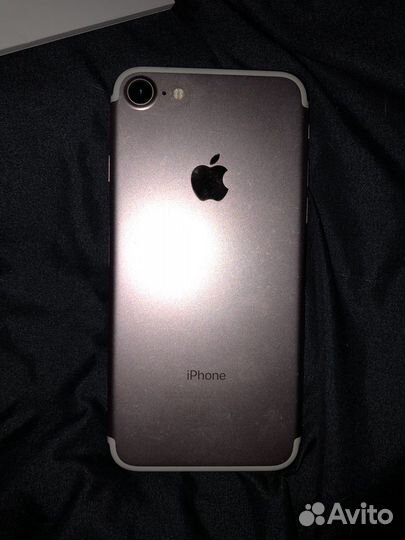 Телефон iPhone 7