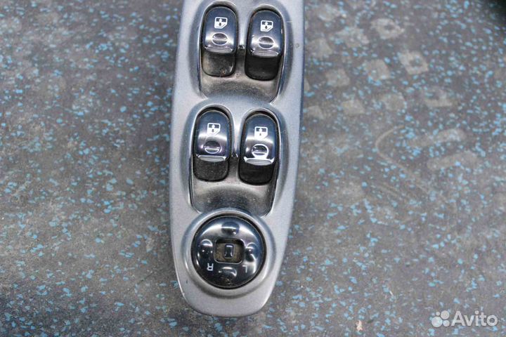 Блок управления стеклоподъемниками Hyundai Accent