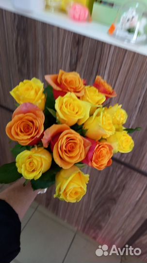 Букеты и живые цветы в наличии