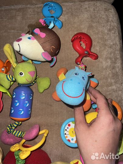 Брендовые развивающие игрушки для малыша пакетом