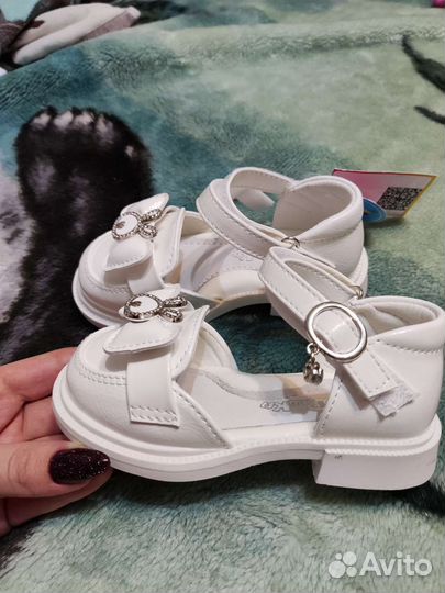 Босоножки для девочки белые