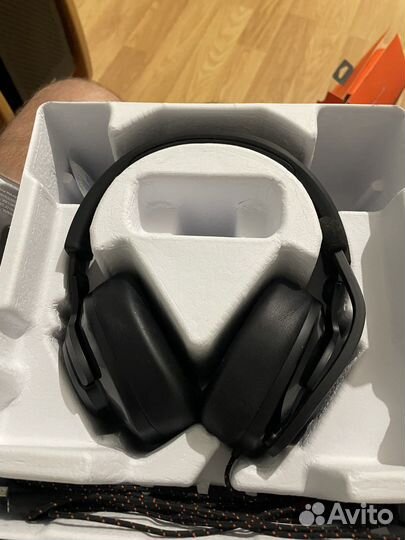 Игровая гарнитура jbl quantum 300