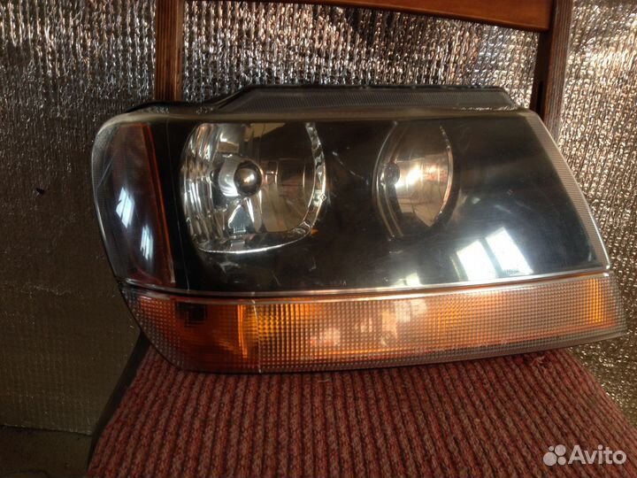 Продаю фары б/у на Джип Гранд Черокки