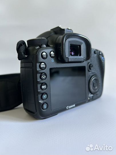 Фотоаппарат canon 7d -тушка,с комплектом