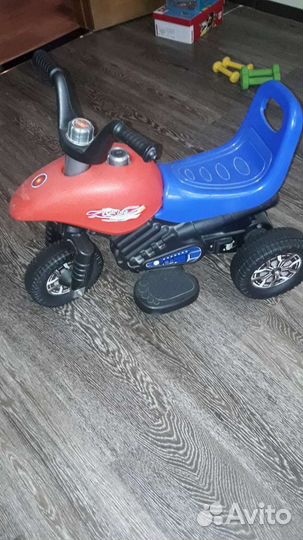 Детский квадроцикл на аккумуляторе