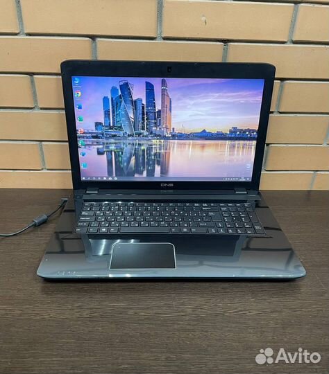 Большой ноутбук DNS/SSD/i5/2видеокарты-2Гб