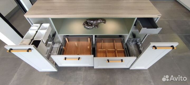 Кухонный гарнитур выставочный образец