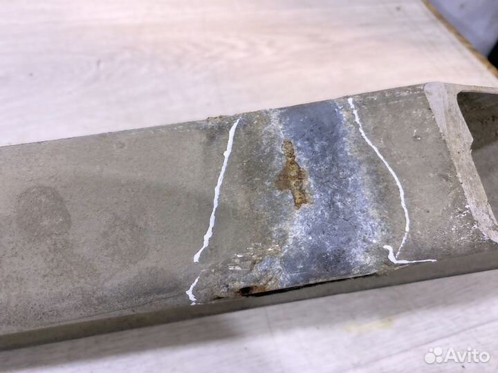 Усилитель бампера передний Volkswagen Passat B5