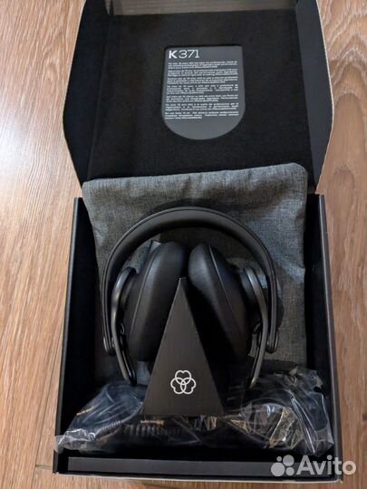 Студийные складные наушники AKG K371