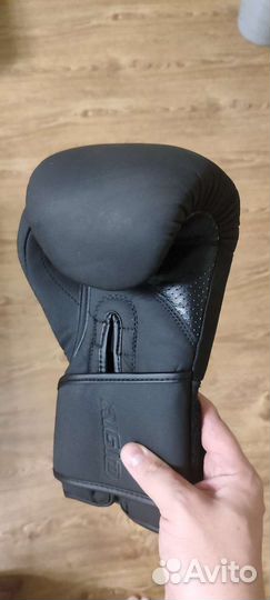 Боксерские перчатки