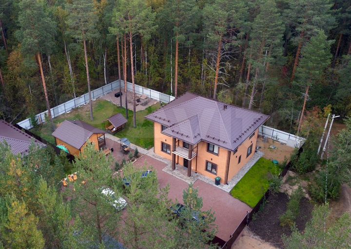 Дом 220 м² на участке 12 сот.