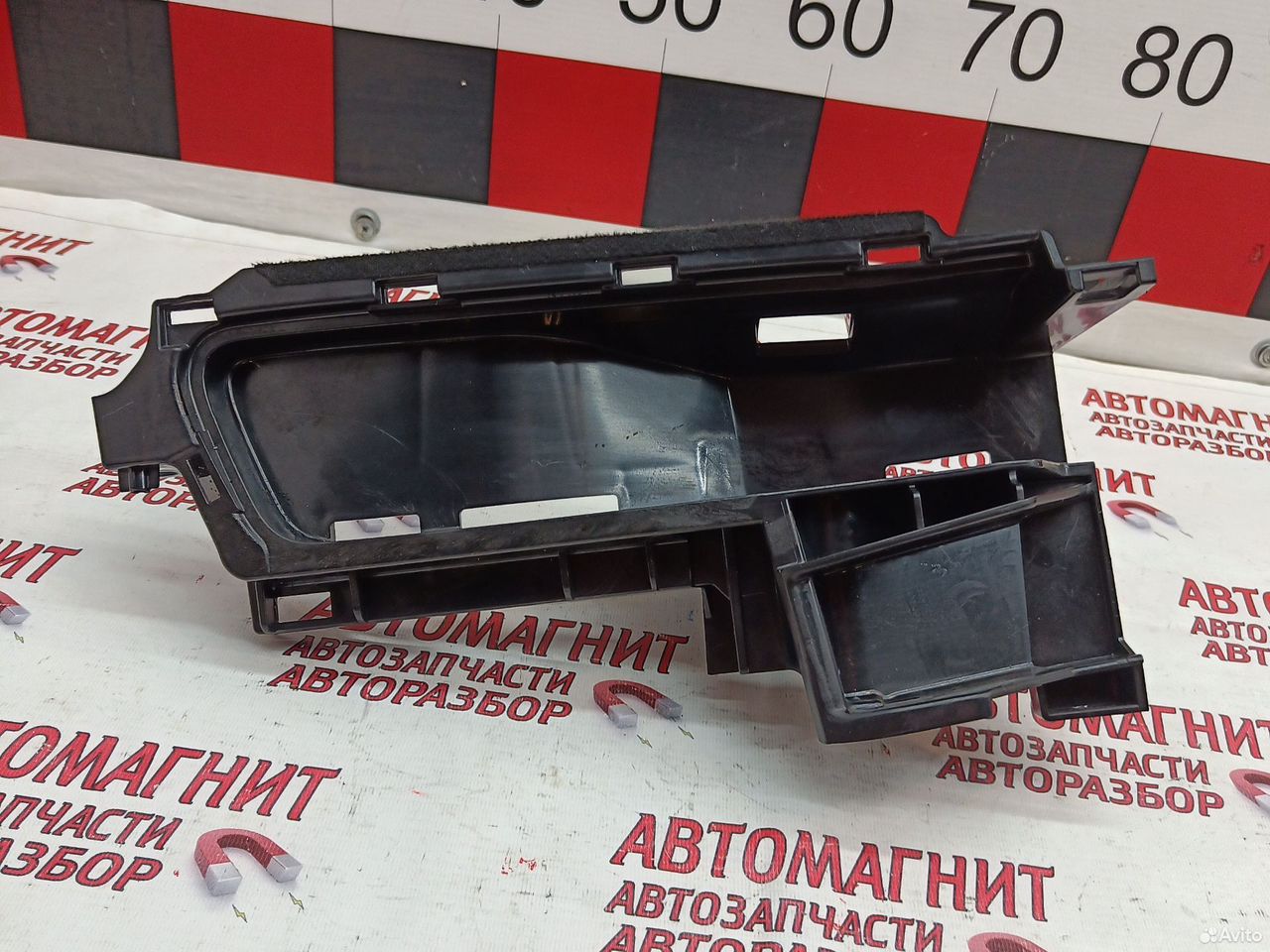 Кронштейн багажника задний правый Lixiang L7