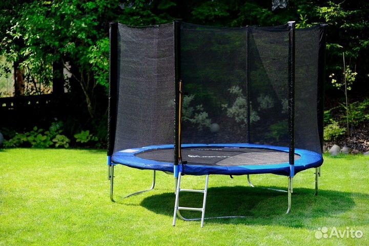 Батут с защитной сеткой
