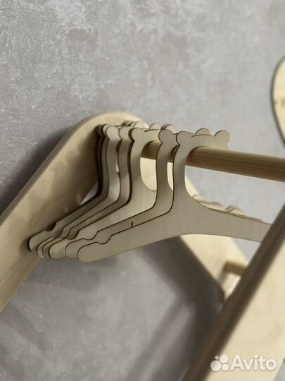 Деревянные плечики вешалки детские. Декор