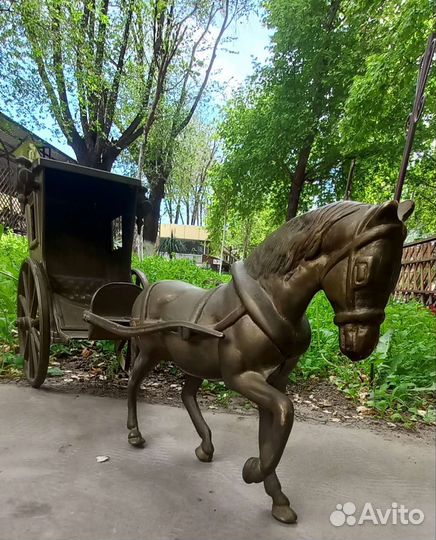 Бронзовая статуэтка повозка