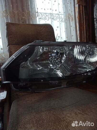 Фара skoda rapid 2014