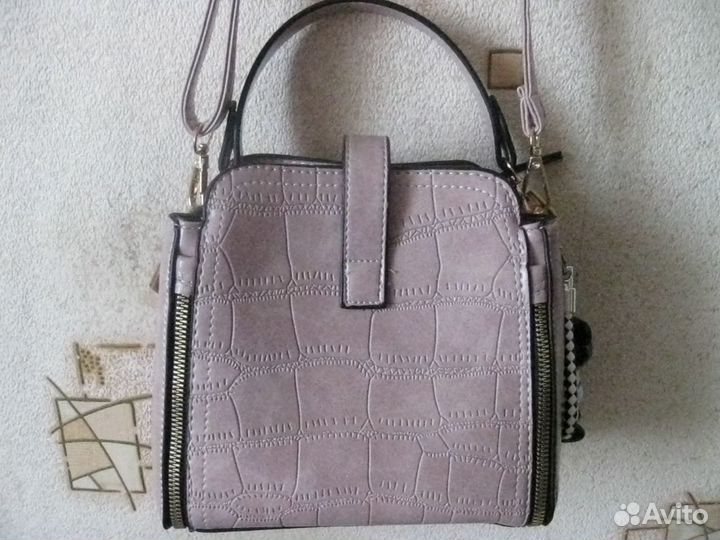 Сумочка под рептилию, новая