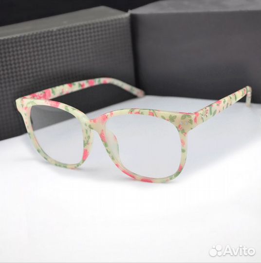 Оправы для очков. Модные. Идут к любому лицу