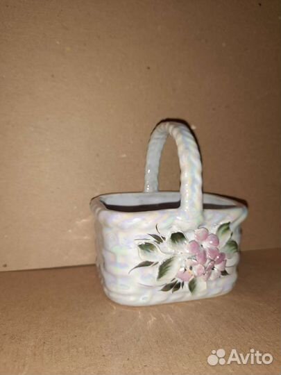 Корзина с цветами, керамика