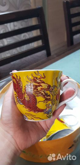 Чайные чашки с блюдцами