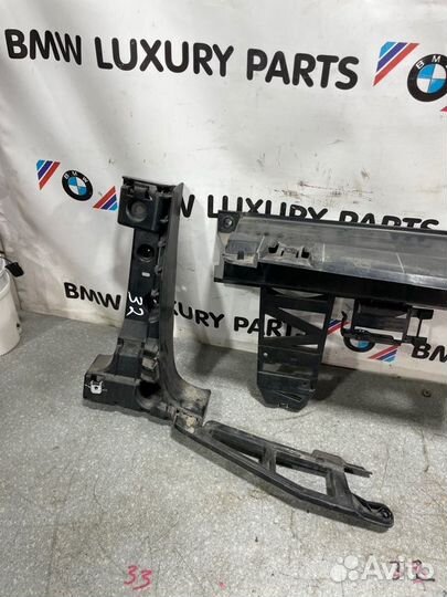 Направляющая кронштейн крепление заднего бампера