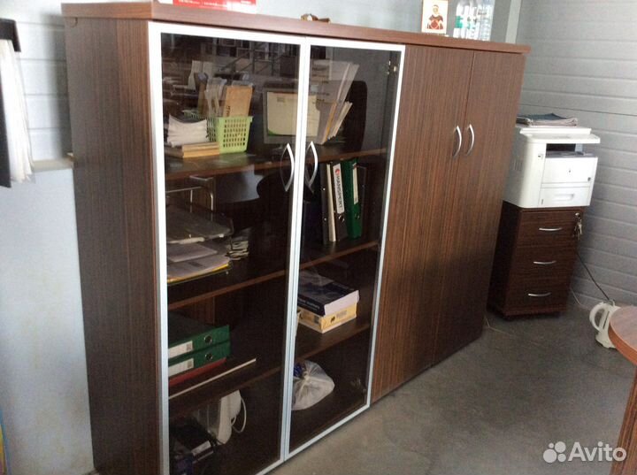 Компьютерный стол, шкафы и тумбочка