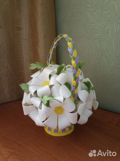 Светильник с конфетами и цветами