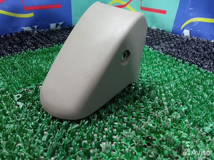 Заглушка крепления сиденья передняя правая Toyota Fortuner