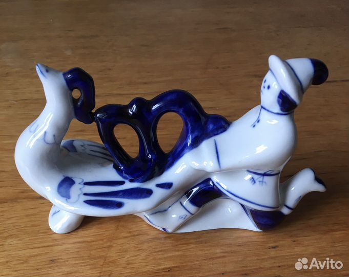 Фарфоровая статуэтка гжель