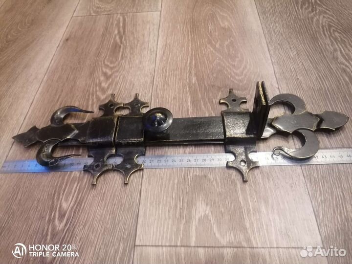 Засов для двери или ворот декоративный