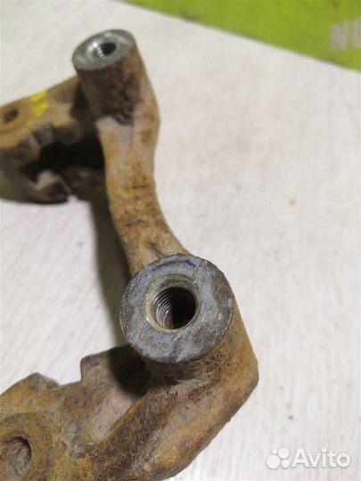 Скоба суппорта заднего Киа Сепия Шума 96-01