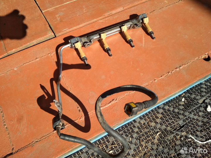 Рампа с форсунками на Toyota Corolla 1.6