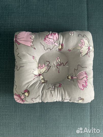 Подушка детская (для малыша) с резиночкой для руки