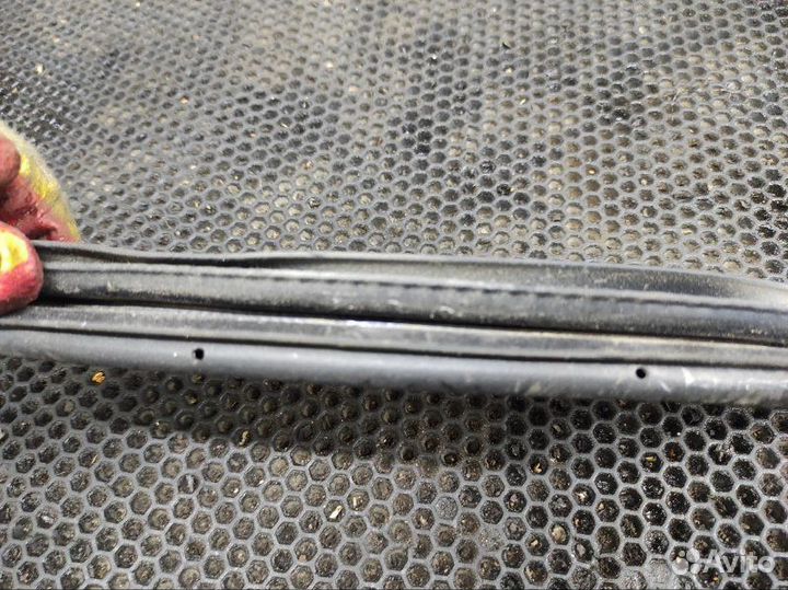 Уплотнитель проема задний правый Mazda 6 Gg