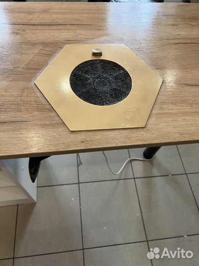 Маникюрный стол с вытяжкой