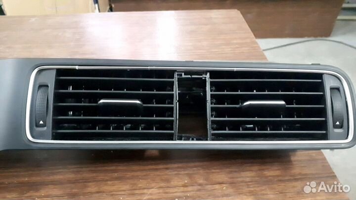 Jetta Накладка приборной панели с воздуховодами