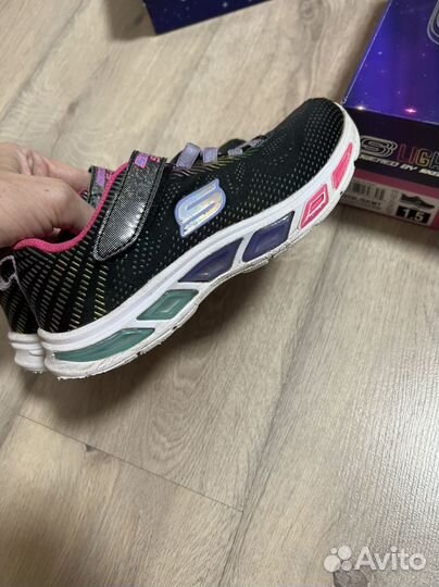 Кроссовки для девочки