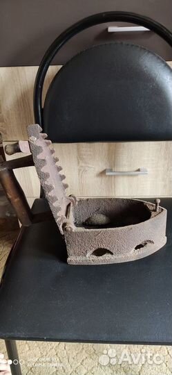 Старинный угольный утюг